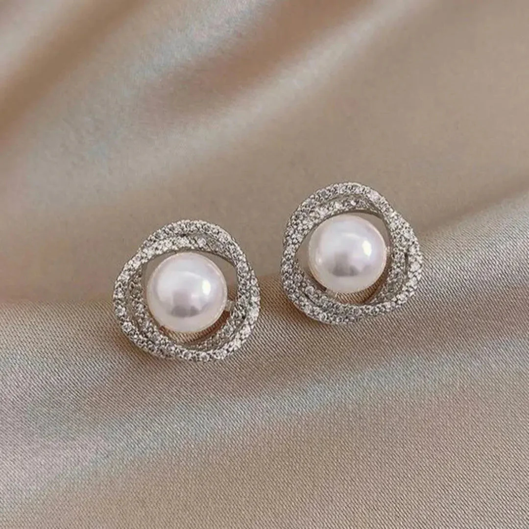 Błyszczące kolczyki w spiralę z eleganckimi perłami