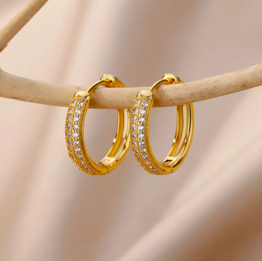 Kolczyki pozłacane 18-karatowym złotem w kształcie koła z cyrkoniami
