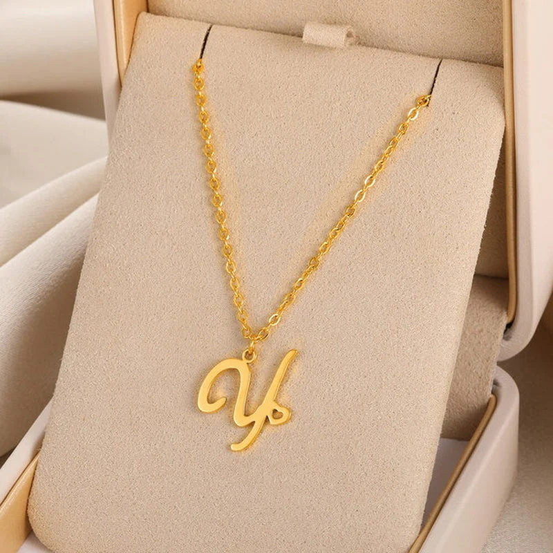 Naszyjniki z wisiorkiem inicjałowym w kursywie - Image 30