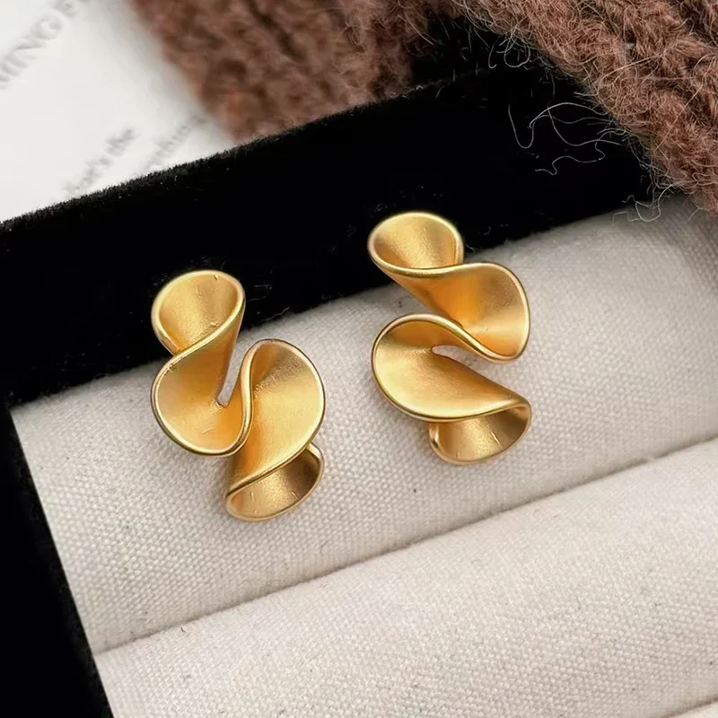 Kolczyki typu stud ze srebra próby 925 i 18K złota w kwiaty